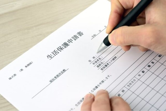 生活保護申請から金額支給までの流れを説明